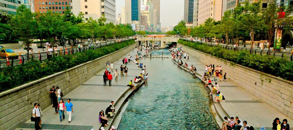 Hidden-layers-of-Korean-Culture-03-geomancy-Seoul_Cheonggye-Stream